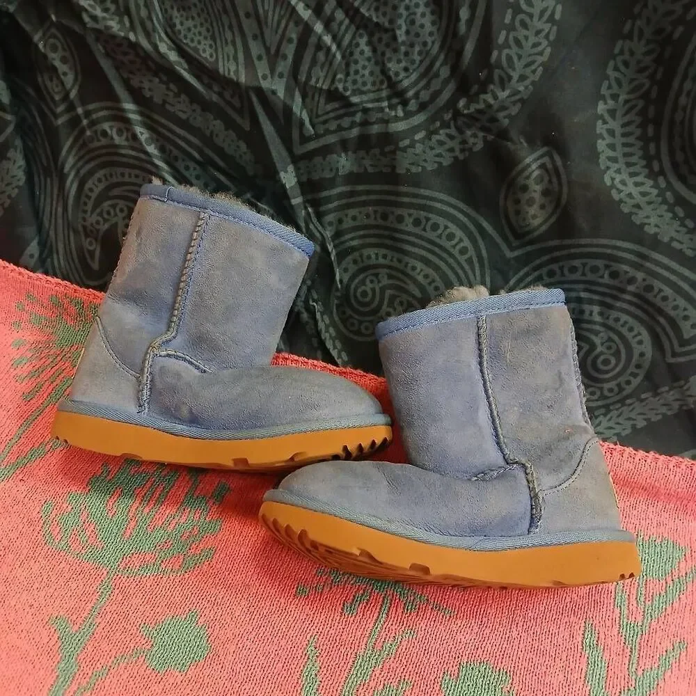 Uggs kids girls size 10 years old boots blue